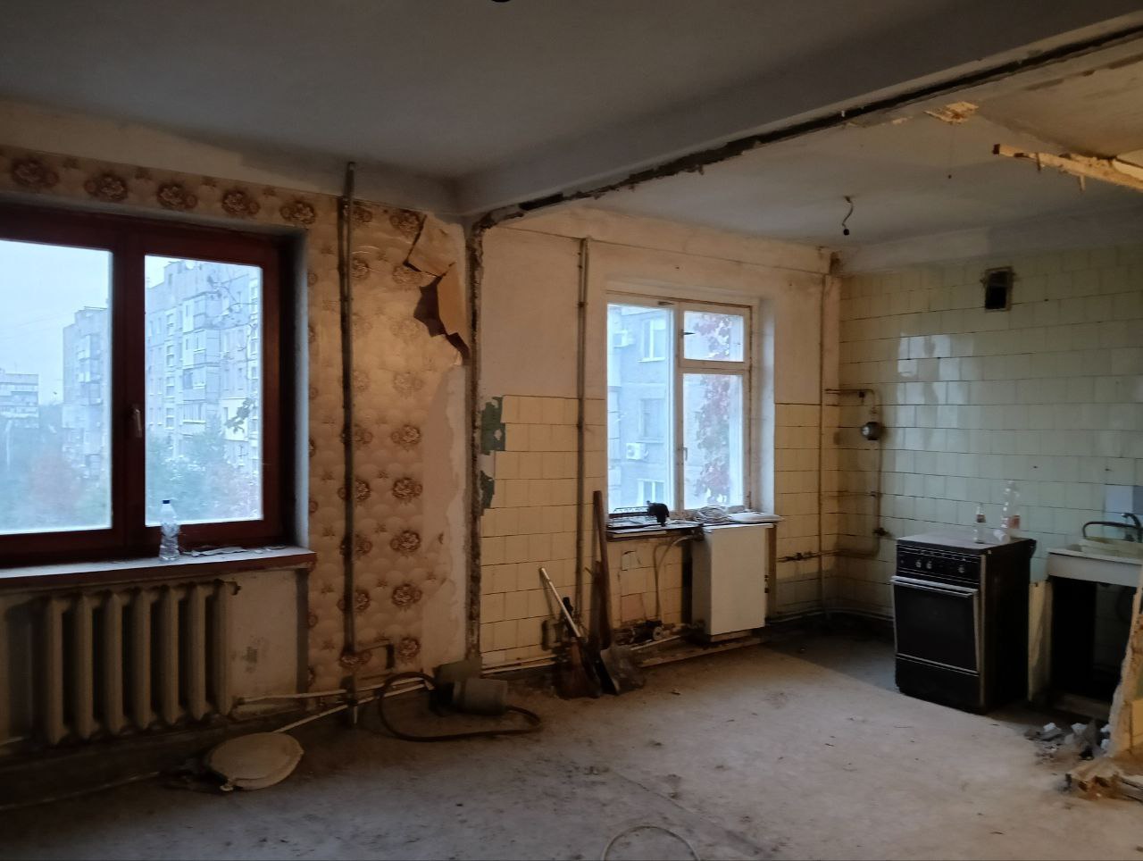 Продам 3х комнатную квартиру с АО ул. Ватутина Этаж – 6/9 Общая площадь – 72 м2 Квартира улучшенной планировки, узаконена, автономное отопление, есть бойлер. Рядом Мфц, аптека, супермаркет "Абсолют", школа 50, кафе "План Б", заправка, остановка общественного транспорта. , все выписаны, зад...
