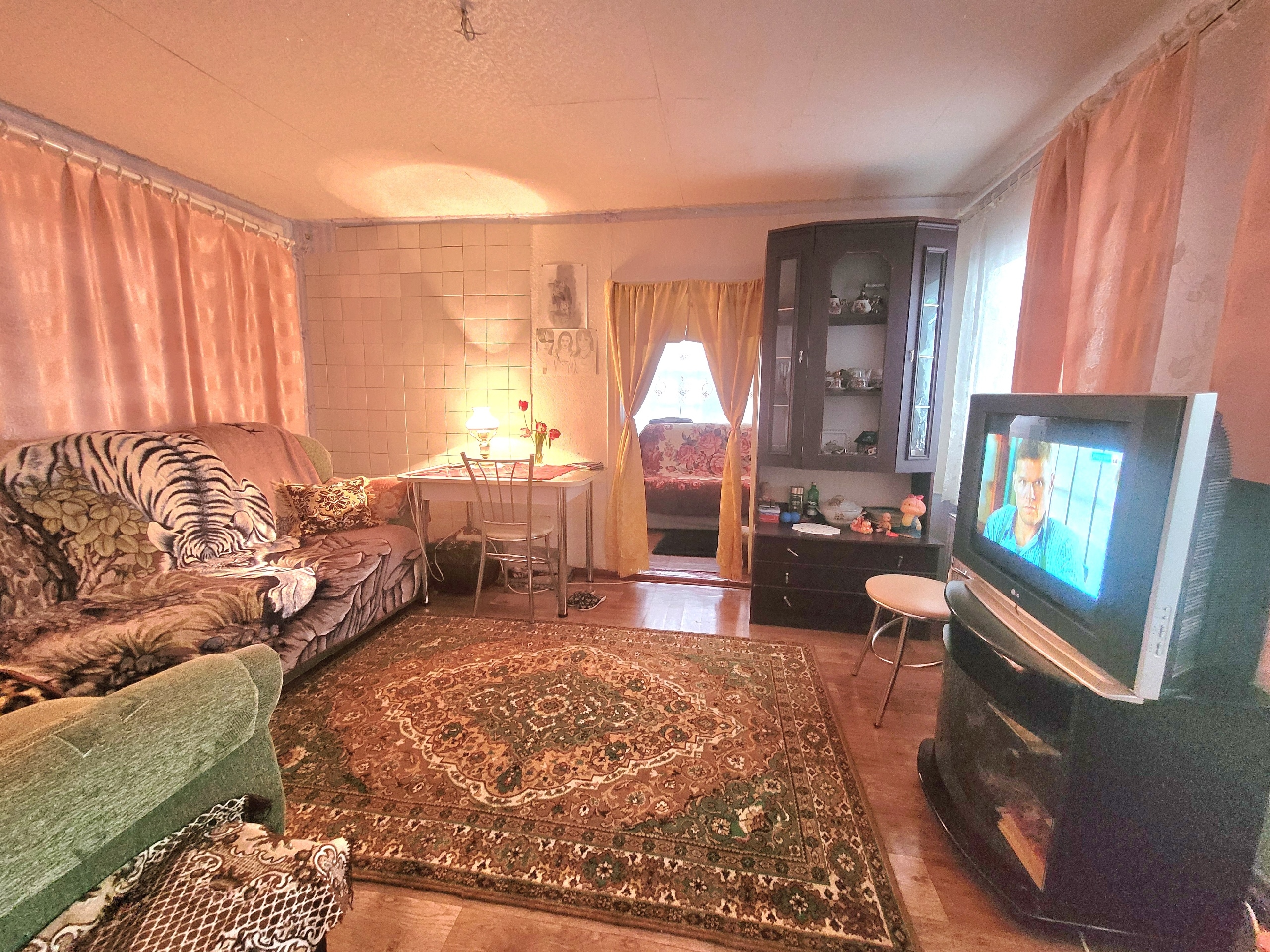 Продам дом в Большой Вергунке. 🏡 55 м², 3 комнаты, участок 6 соток ✅ Новая крыша (2022 г.) ✅ Пластиковые окна, новые батареи ✅ Полностью заменена электропроводка ✅ Комнаты утеплены гипсокартоном ✅ Скважина, две сливные ямы ✅ Большая веранда, хозпостройки, погреб, заезд для авто ✅ Частично остается мебель 🏫 Ин...