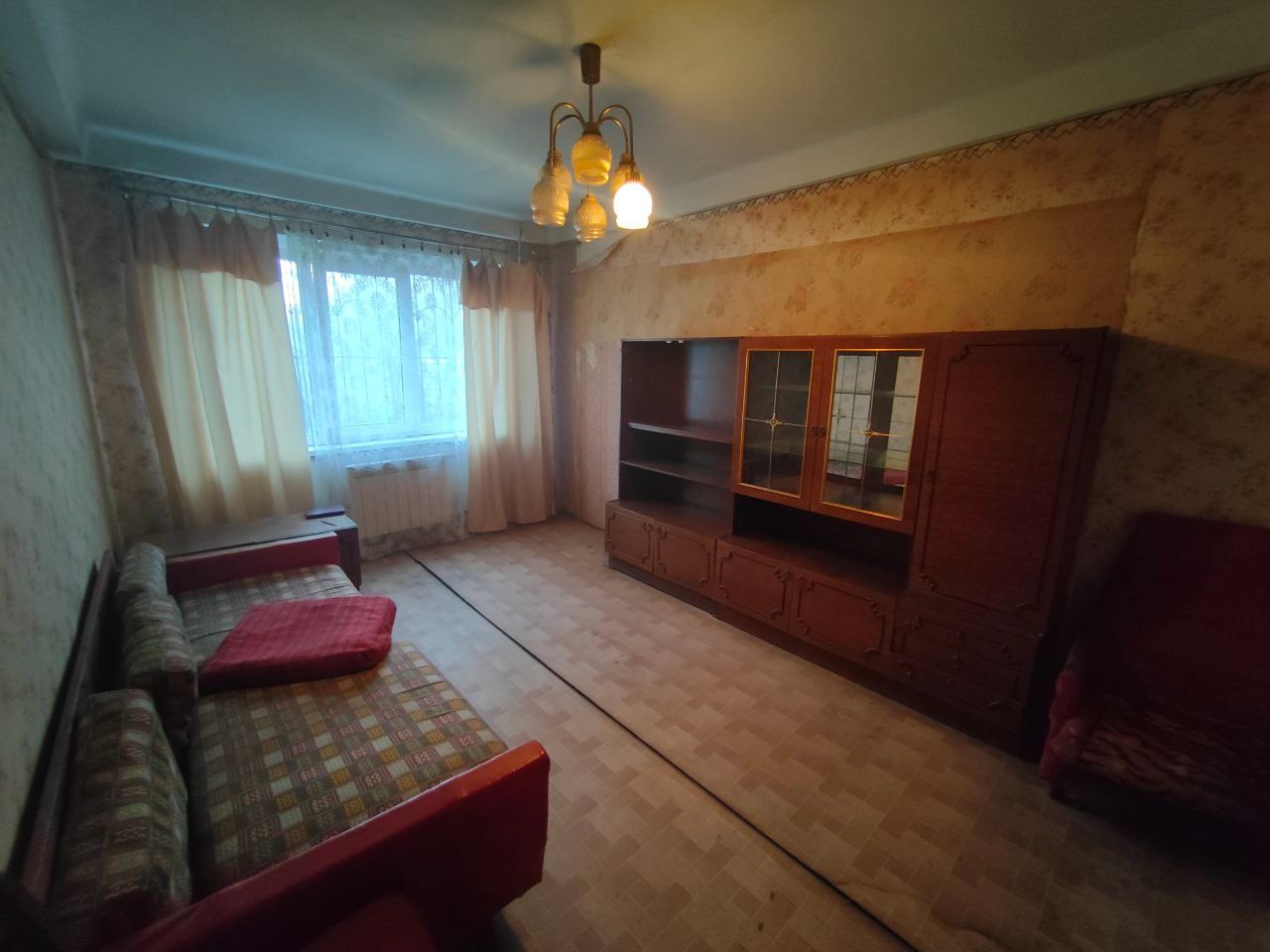 🔽🔽 🔽🔽 🏡 2-комнатная квартира 44 м² на 1/5 эт. (панельный дом) в кв. Левченко ✨ Чистый лист для вашего ремонта — создайте интерьер мечты! О квартире: — 1-й этаж 5-этажного панельного дома, высокий цоколь. — Пластиковые окна, решётки на окнах. — Состояние: под ремонт — простор для ваших идей и планировки. — Док...