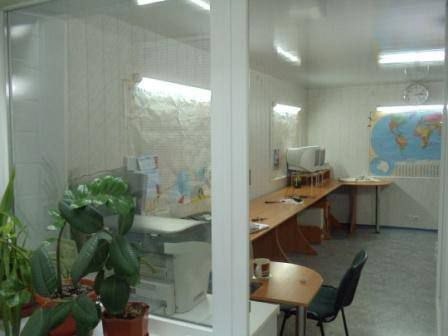 Сдам в аренду помещение под офис в самом центре Луганска (р-он Красной площади)2/5эт., 37 кв.м., хорошая мебель, кондиционер, интернет. Цена 35000 руб. в мес. + комун., оплата за первый и последний месяц, услуги АН единоразово. +79591581150. Татьяна....