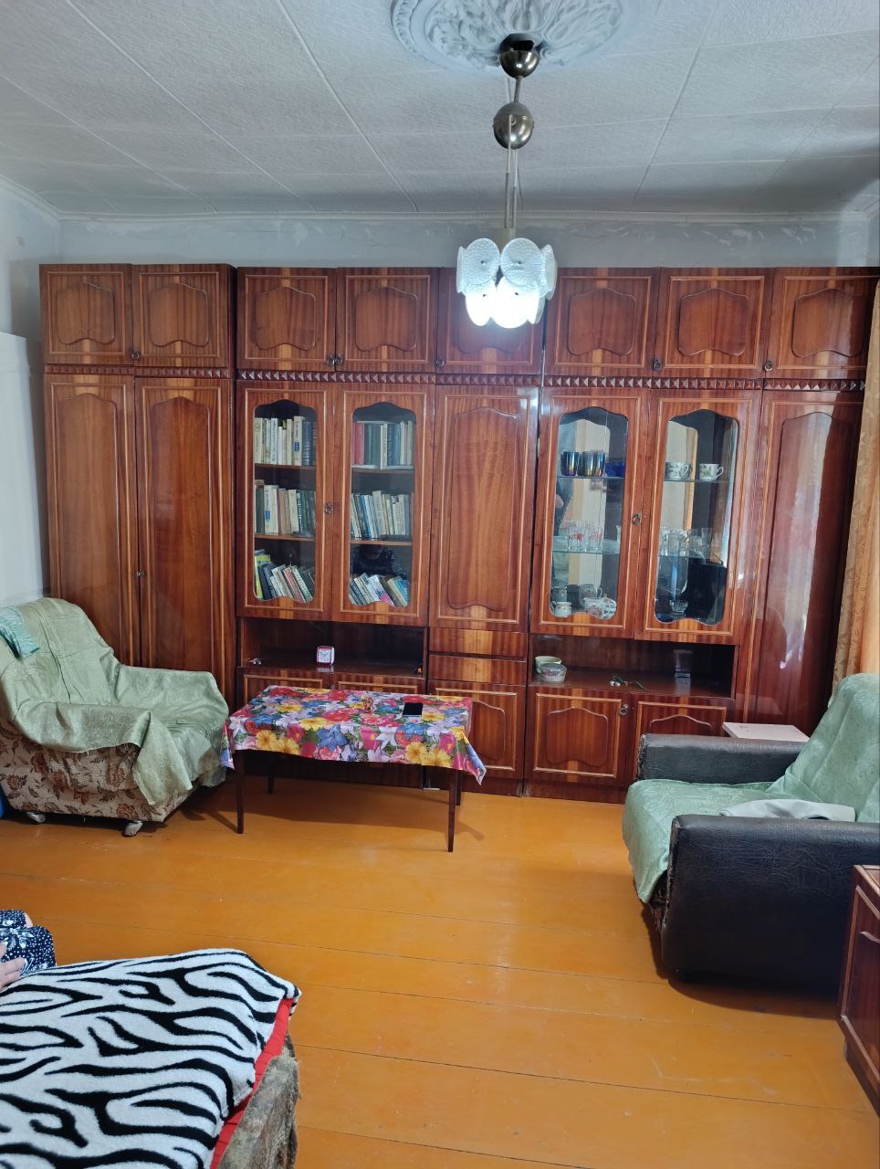 СДАЕТСЯ Дом р-н 13 школы Общ. пл. 50 кв.м, кухня 6 кв.м, 2 комнаты. Газовый котел, колонка, удобства в доме. Цена 18 000 руб./мес. + коммунальные платежи. Оплата за первый и последний месяцы + услуги АН (единоразово). Агент: Олег Борисович +7(959)105-38-88...