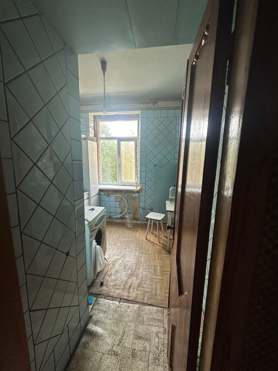 🔥 ! Продам 3-комн. сталинку в старом центре Луганска ● По адресу: участок Цупова, д. 1 (р-н 7-й больницы) ● Цена: 5 800 000₽ (возможен торг) ● Телефон: +7 (959) 136-37-47 ● Описание: Продам 3-комн квартиру в старом центре Луганска, площадью 60 м2, жилая 45 м2, кухня 8м2. В квартире никто не живет. Состояние н...