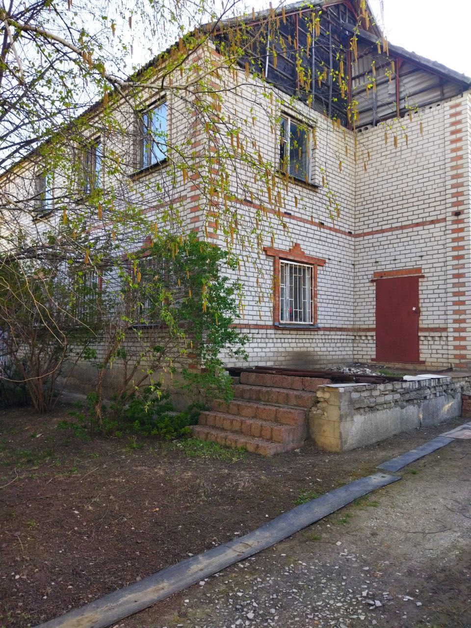 ‼ Продам дом п. Роскошное,210 кв.м. Два этажа,(второй этаж под отделку). Участок 30 соток (приватизированный).Высота потолков 3,20м. Кухня, с/у в доме, окна дерево. Возможно для проживания двух семей.Участок огорожен забором. Гараж 50 кв. м.(смотровая яма).Два въезда.Хоз.постройки.Скважина во дворе, участок у...