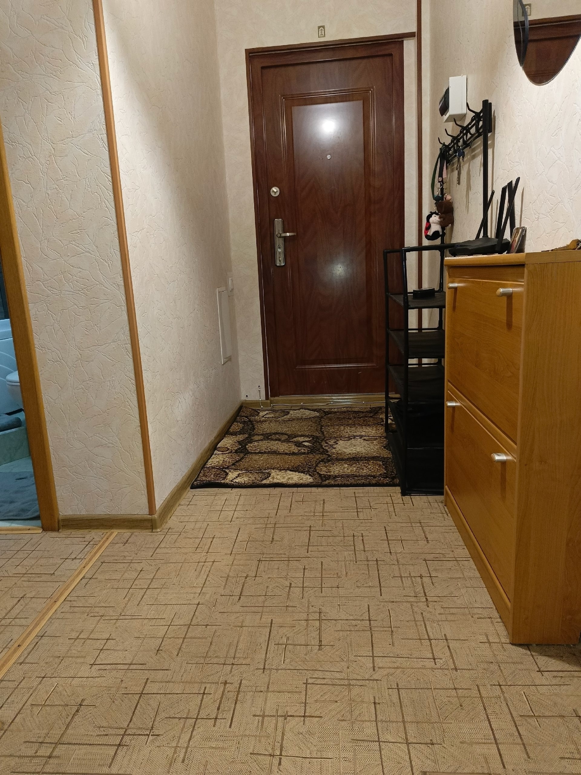Долгосрочная аренда. Сдам 2-комнатную квартиру . Восточные квартала кв. Комарово 4 этаж. Всё в шаговой доступности супермаркет, рынок, школа, транспорт и т.д В квартире есть всё для проживания. Цена 35 тыс.р. + коммунальные платежи + последний месяц. Хозяин. +79591833226 (Max, Telegram, WhatsApp)...